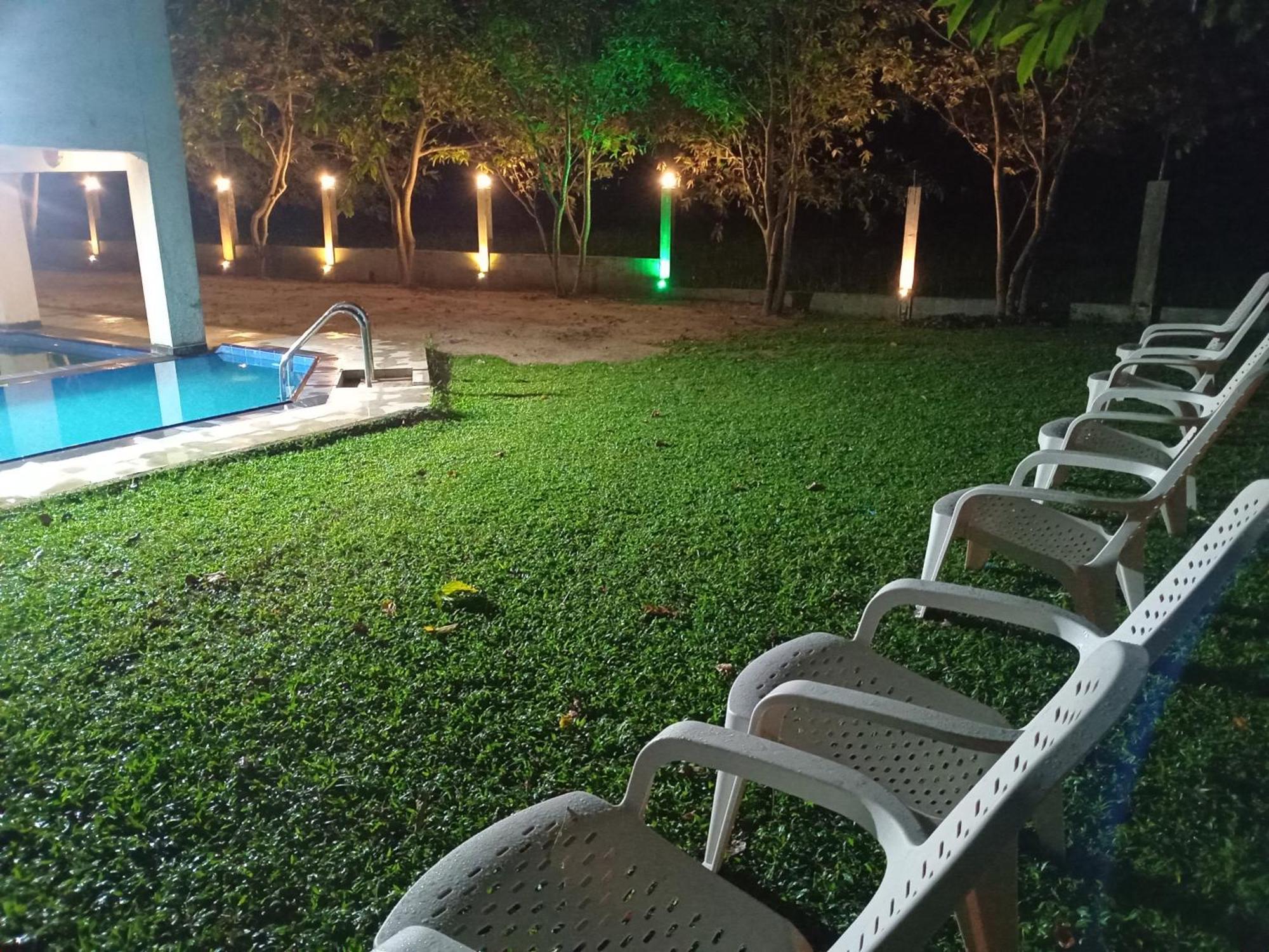 Queen'S Tower Grand Kurunegala Luaran gambar
