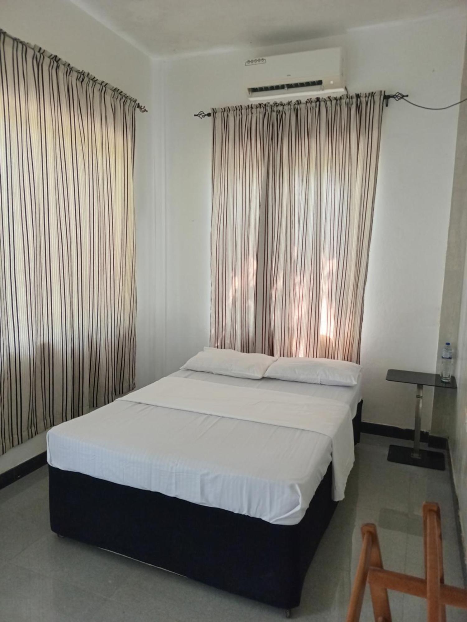 Queen'S Tower Grand Kurunegala Luaran gambar